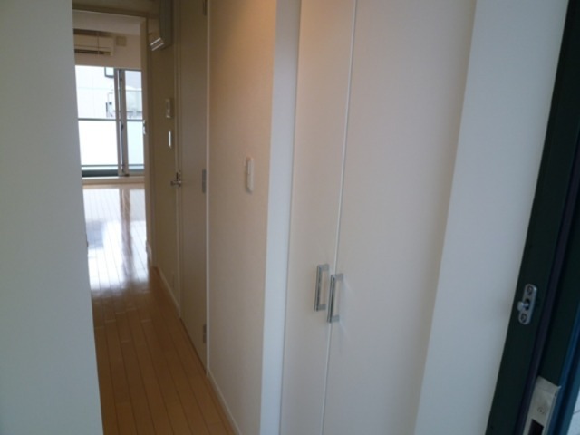 レジディア本厚木 玄関