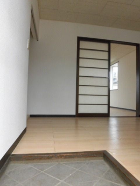 第一さつきハイム 玄関