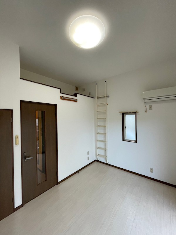 相湘22岡田ハイツ リビング