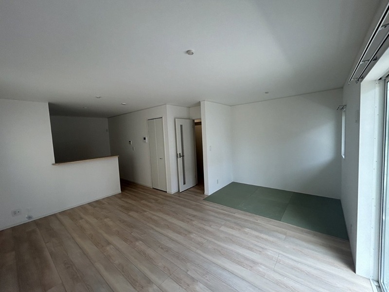 クレイドルガーデン茅ヶ崎市円蔵第１６　２号棟 リビング