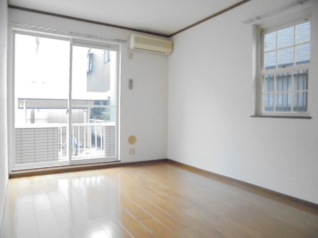 エス・テュエールＡ リビング