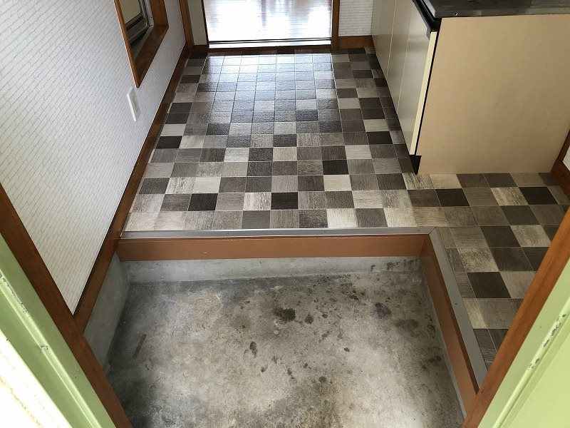 英桜コーポ 玄関