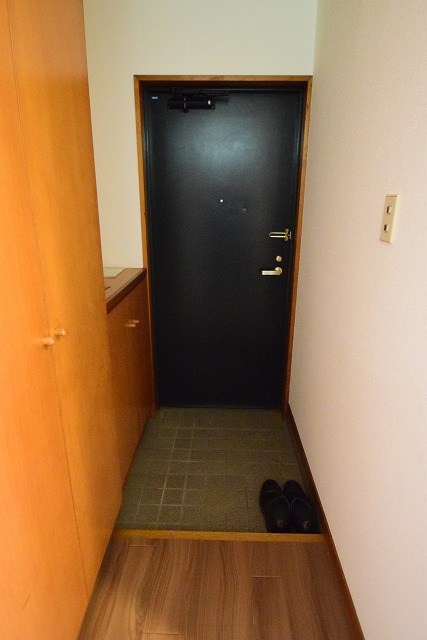 ハイツアザミリア 玄関