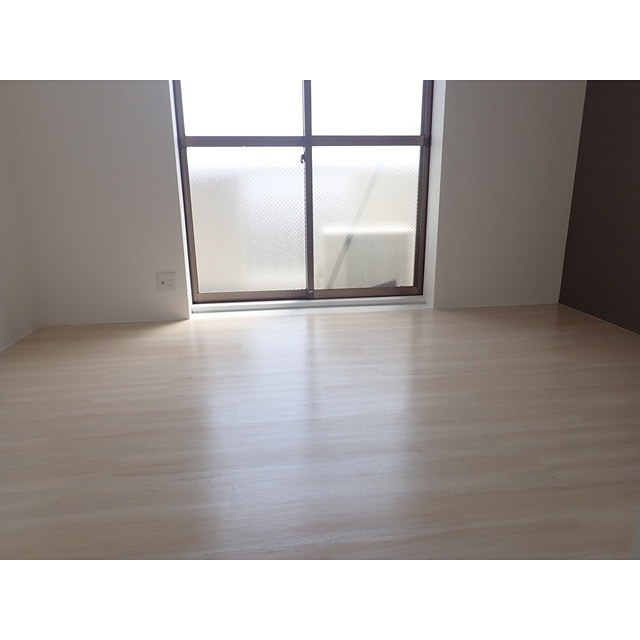 エステイトＥ藤沢　旧レピュート斉藤Ⅲ リビング