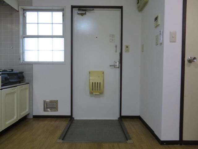 ロイヤルハイツＢ 玄関