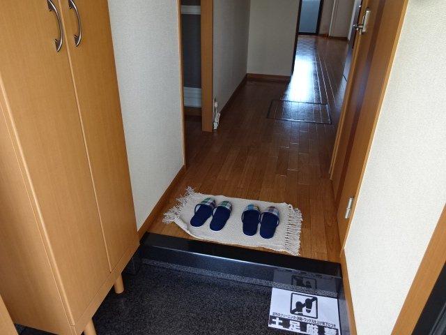 グランモンターニャ 玄関