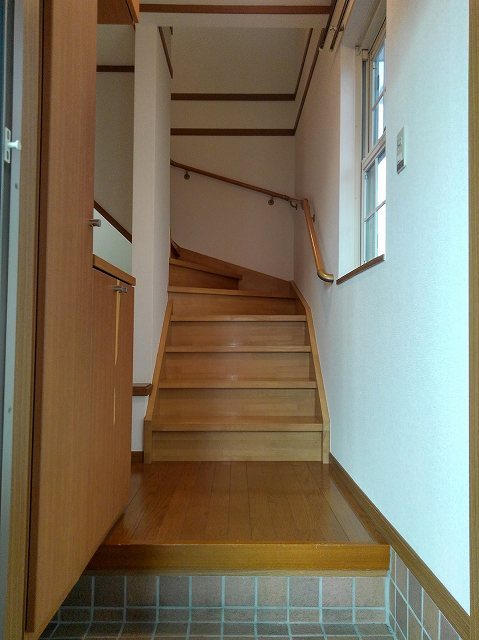 アヴニール秋葉Ａ 玄関