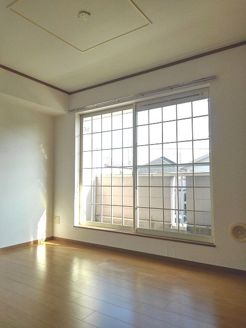 アヴニール秋葉Ａ リビング