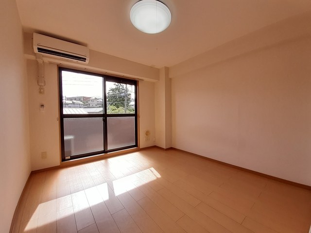 グロリアス リビング