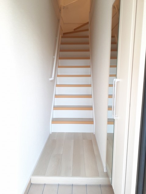 Ｍ・シャルマンジャンＤ 玄関