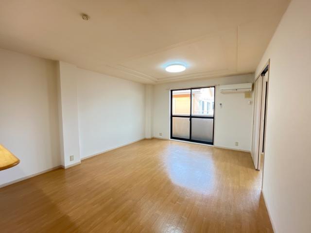 セレーヌ泉 リビング