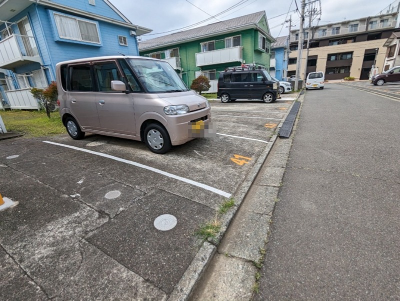 マリンコート７番館 駐車場