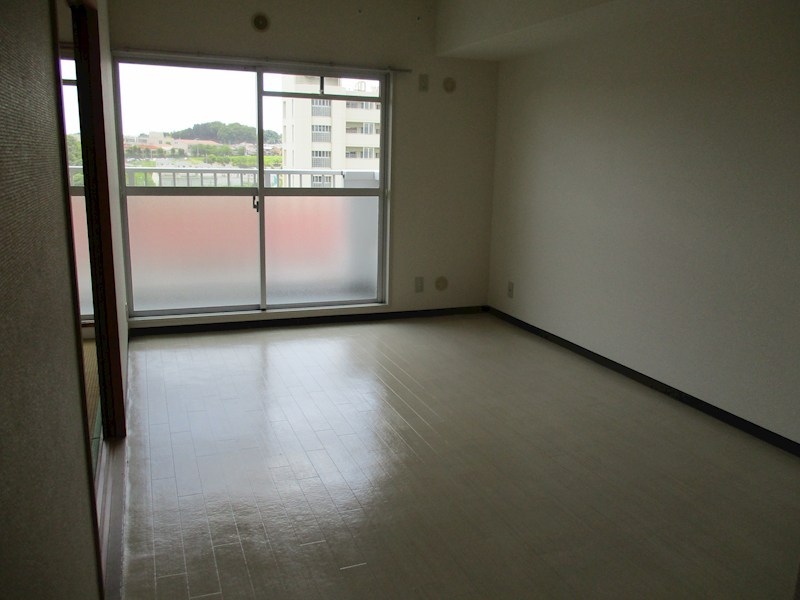 ヒルズ南戸塚３号棟 リビング