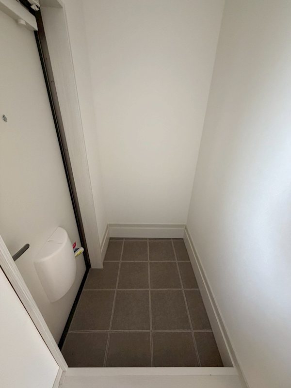 ラフール湘南 玄関