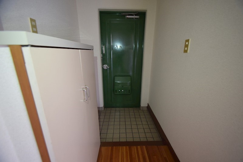 ロイヤルハイツ甲子A 玄関