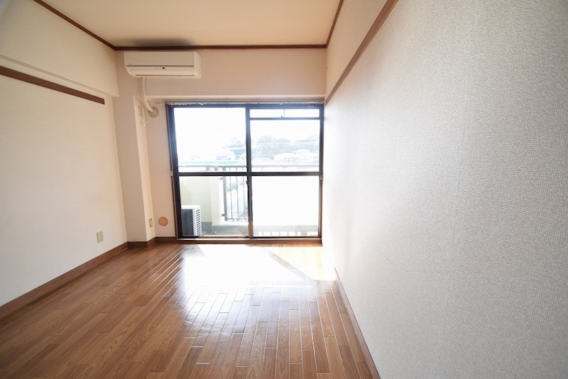 ロイヤルハイツ甲子A ベッドルーム