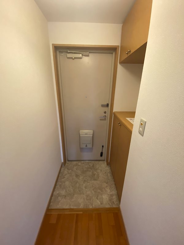 トレジャーズ湘南2号棟  玄関