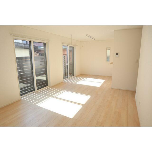 平塚市纒１丁目住宅（０００５７３１） リビング