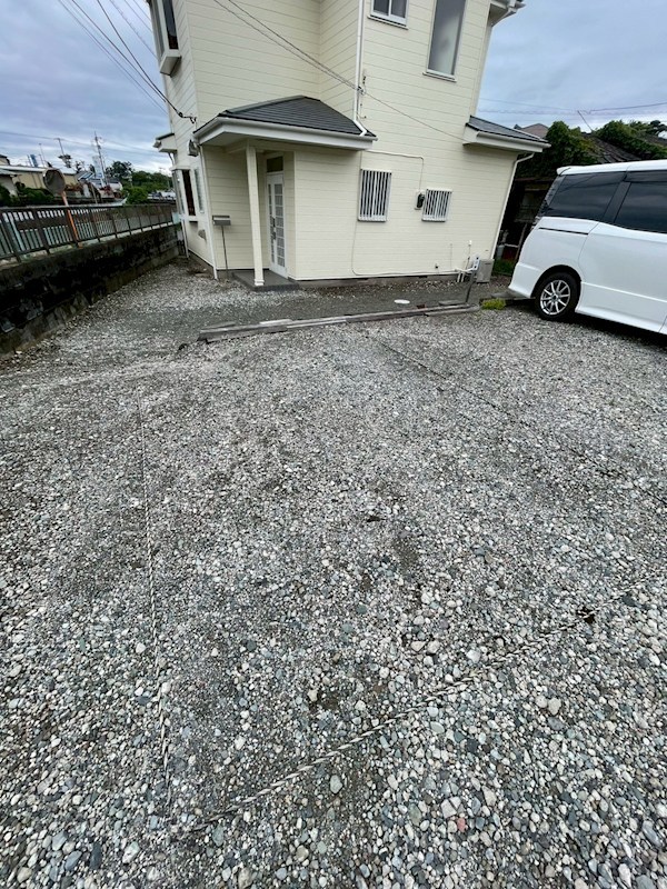 国府本郷南中丸第二貸家 駐車場