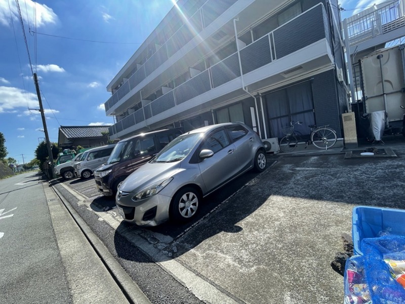 キュービック湘南壱番館 駐車場