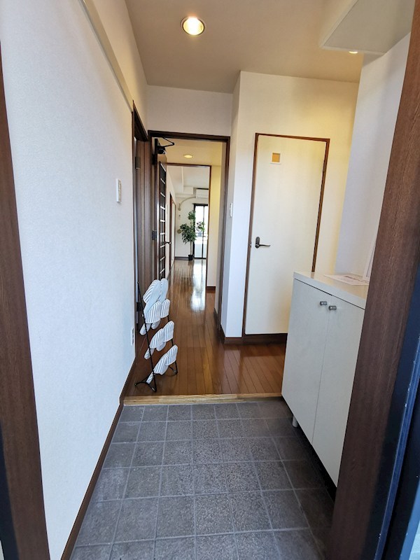 アトラクトマンショントムロ 玄関