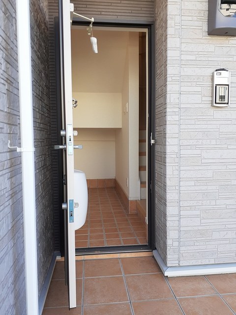 ヴィラ・アエーレオ 玄関