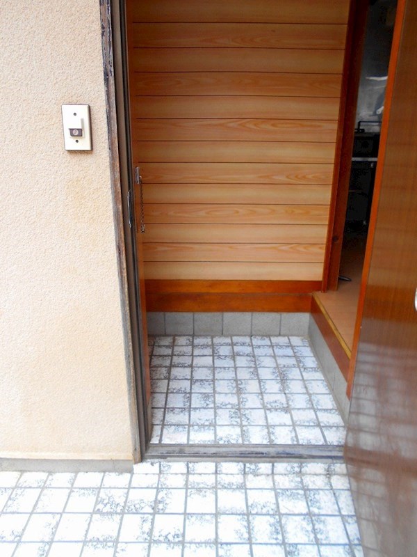 幹ハウス  玄関