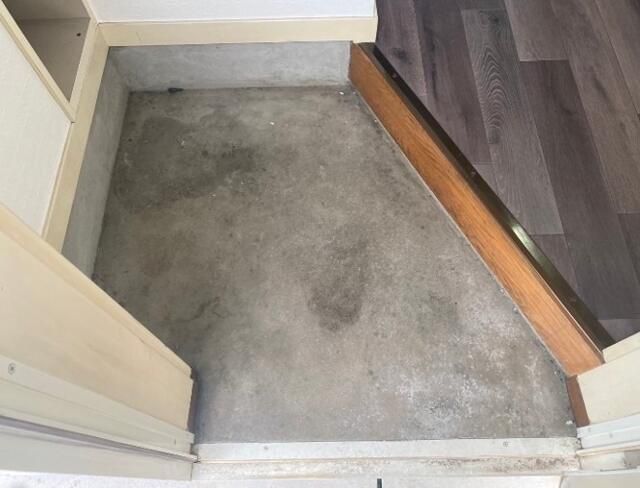 メゾフラット善行 玄関