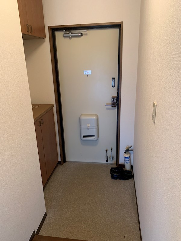 カサベルデ額田 玄関