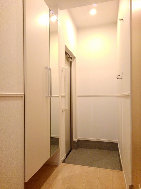 アゼリアヒルズ湘南台Ｂ 玄関