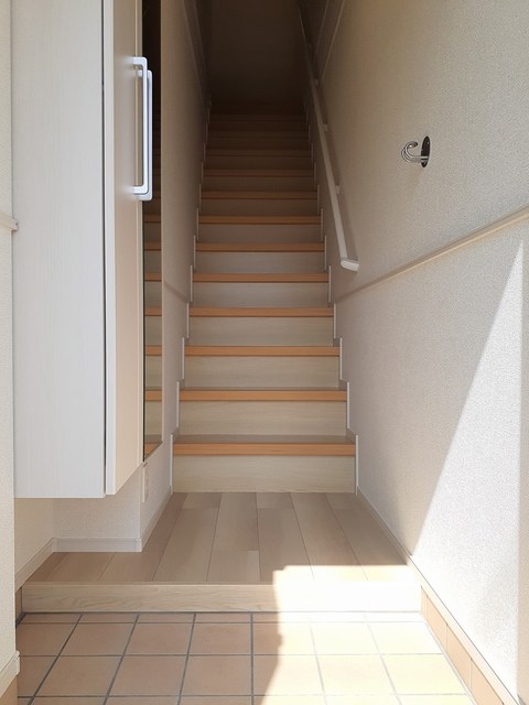 ルミナーレ 玄関