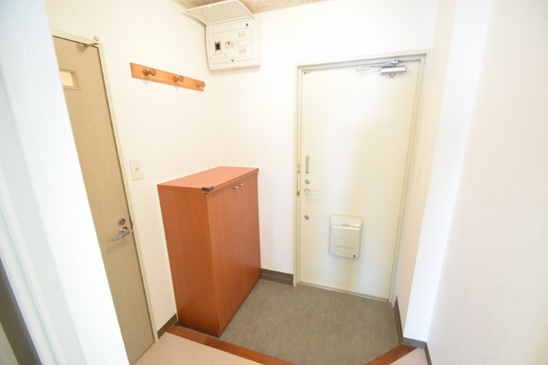 コスタビラ 玄関