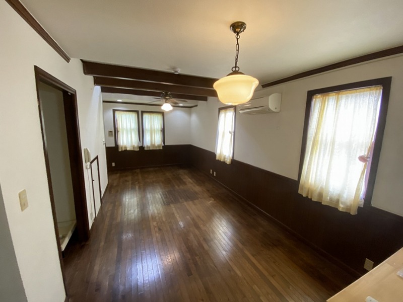 ストロベリーフィールズ リビング