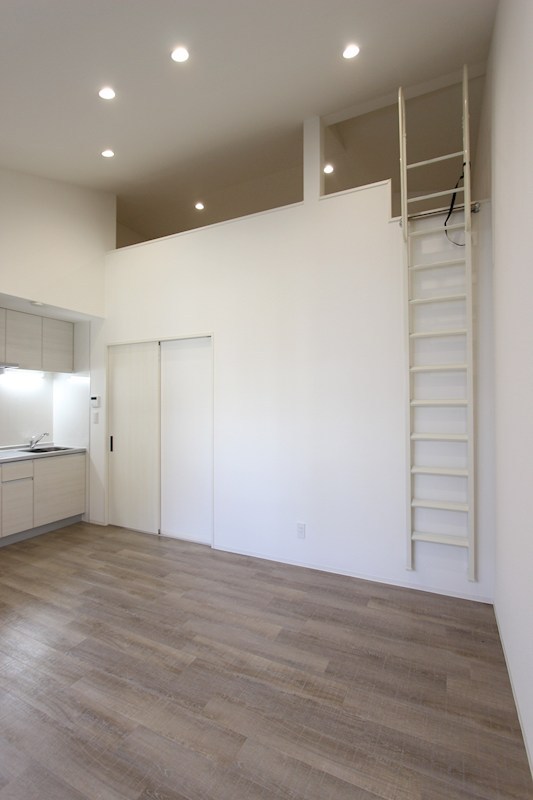 モナ・ローベル リビング