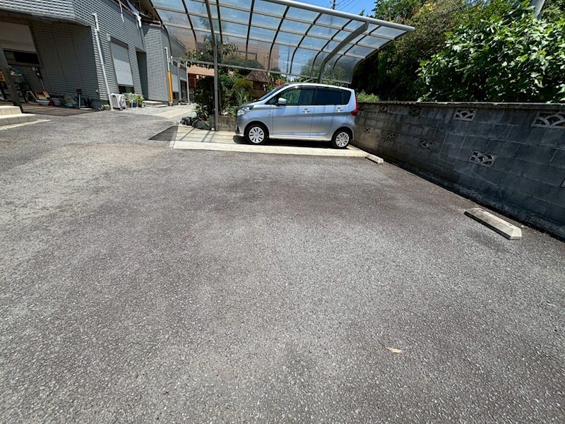 ハイツ花田 駐車場