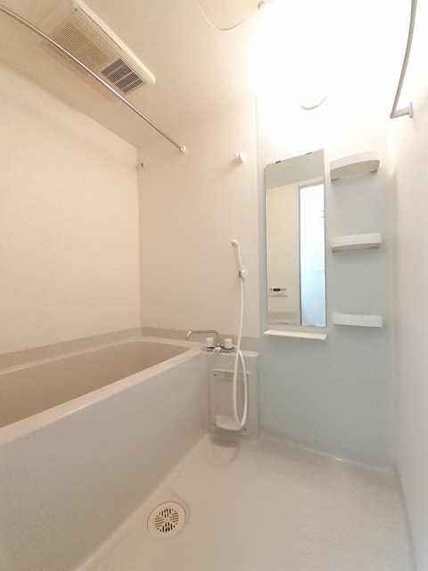 シュティル　Ｅ 風呂画像