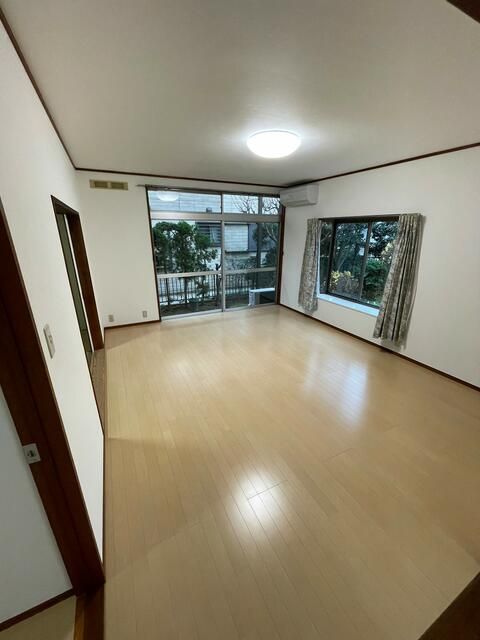 村岡東3丁目貸家 リビング