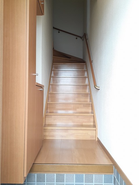 アクシアＣ 玄関