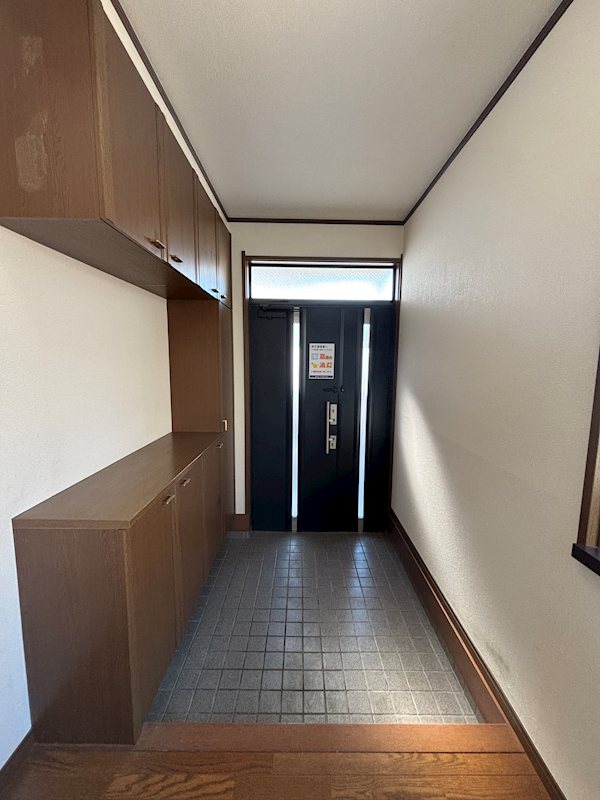 厚木市愛甲1丁目戸建 玄関