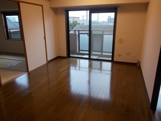 カーラホーチカタノ リビング