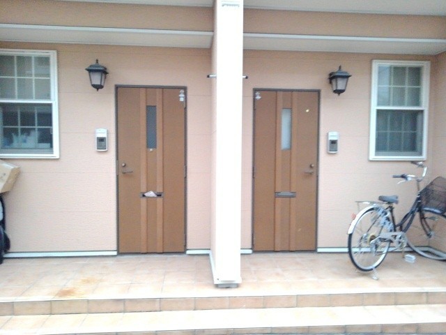 レジデンスすずらんＣ 玄関