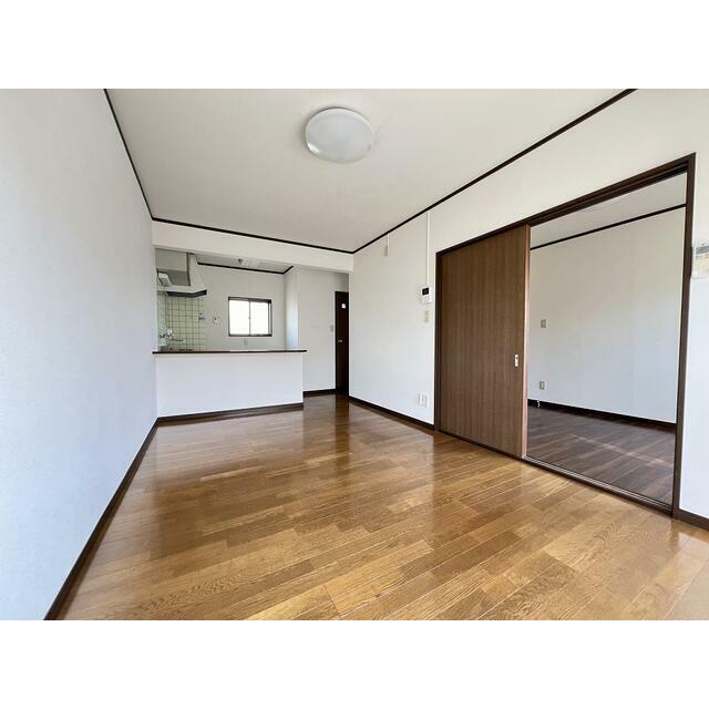 ファースト リビング