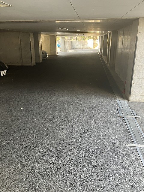 HAL 駐車場