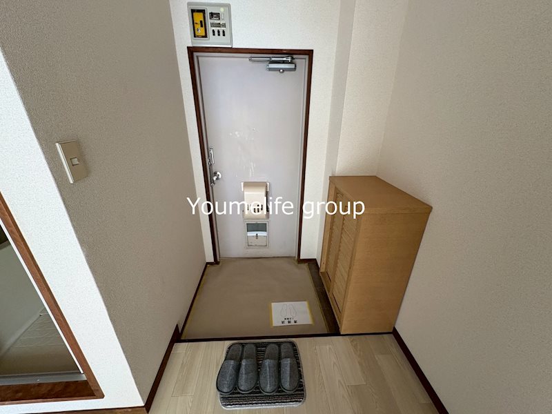 ホワイトハウス伊勢原 玄関