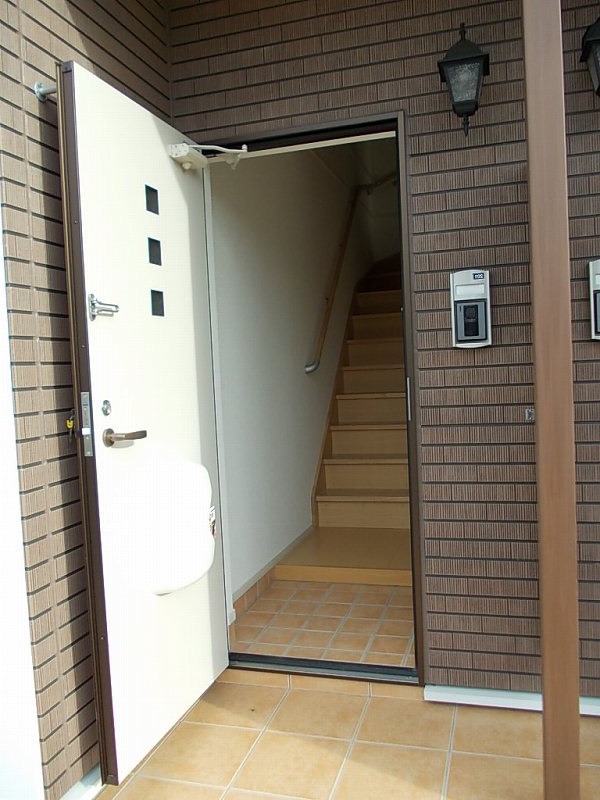 グリシーヌヒルＢ 玄関