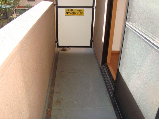 ポスト・マローネ ベランダ