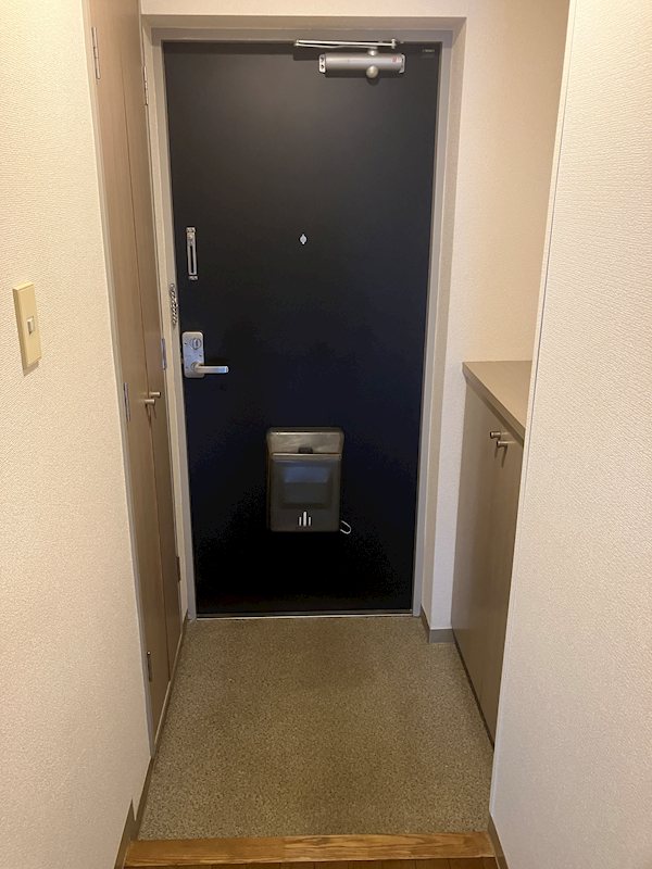 メゾンカワベ 玄関