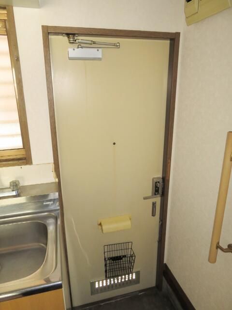 グランデュール湘南B 玄関