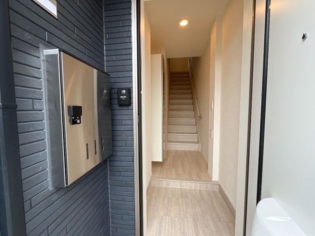 アプリコットＥ 玄関