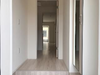 リヴィエール林 玄関